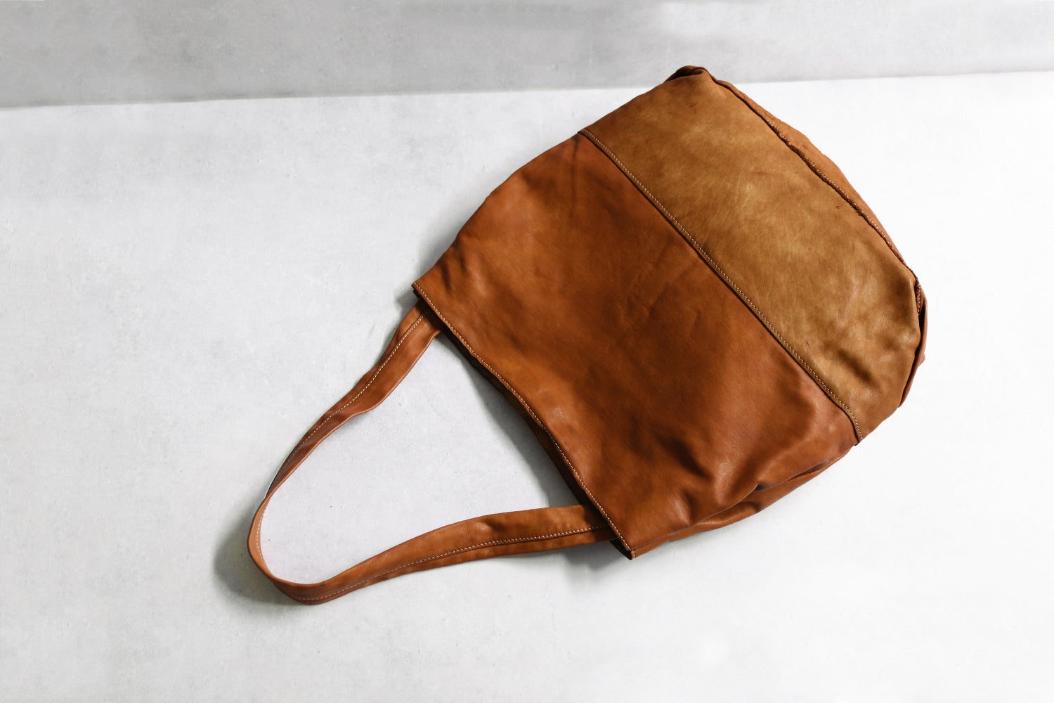 REALMIND / FORO-light ソフトで軽い上質な後染め馬ヌメ革のトートバッグ