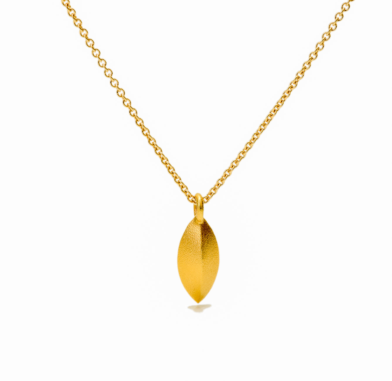 Sweet Pea Single Pod Pendant ~ 18k Gold – mariasamora