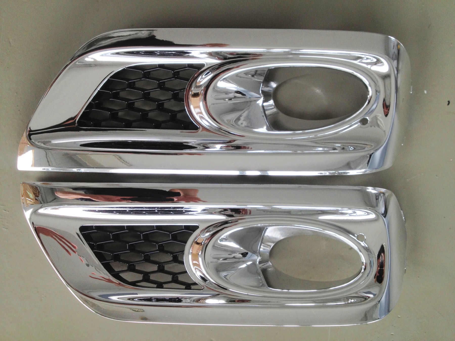 ステップワゴンスパーダメッキ加工フォグガーニッシュ（株）メガ東海