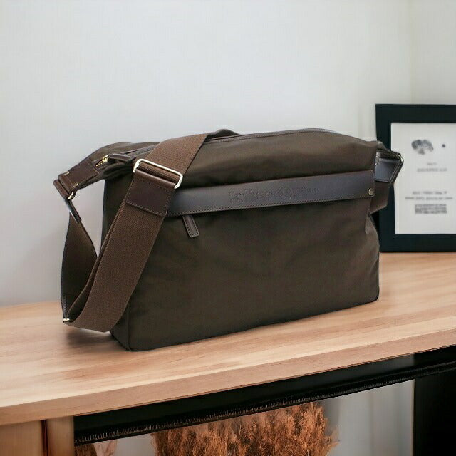 フェリージ 斜め掛けショルダーバッグ メンズ ナイロン レザー