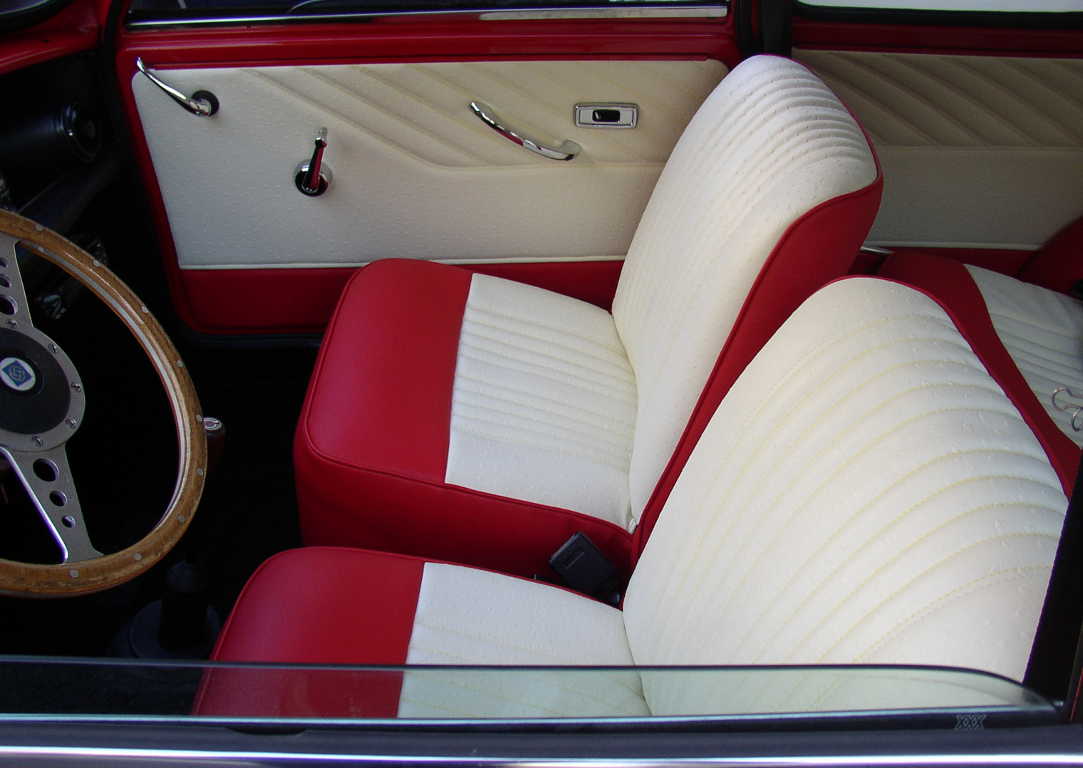 ローバーMINI、シート・レストア ｜ 小川内張