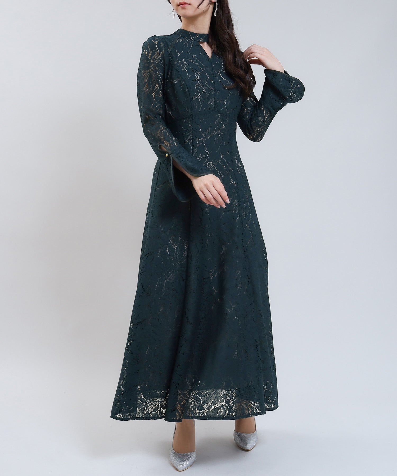 バックオープンティアドロップドレス