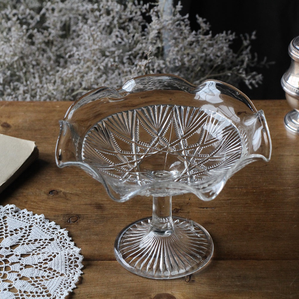 フリルデザインのガラスコンポート（高さ15.5cm） イギリス