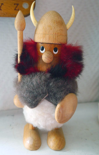 デンマークの木製人形 ノギンス