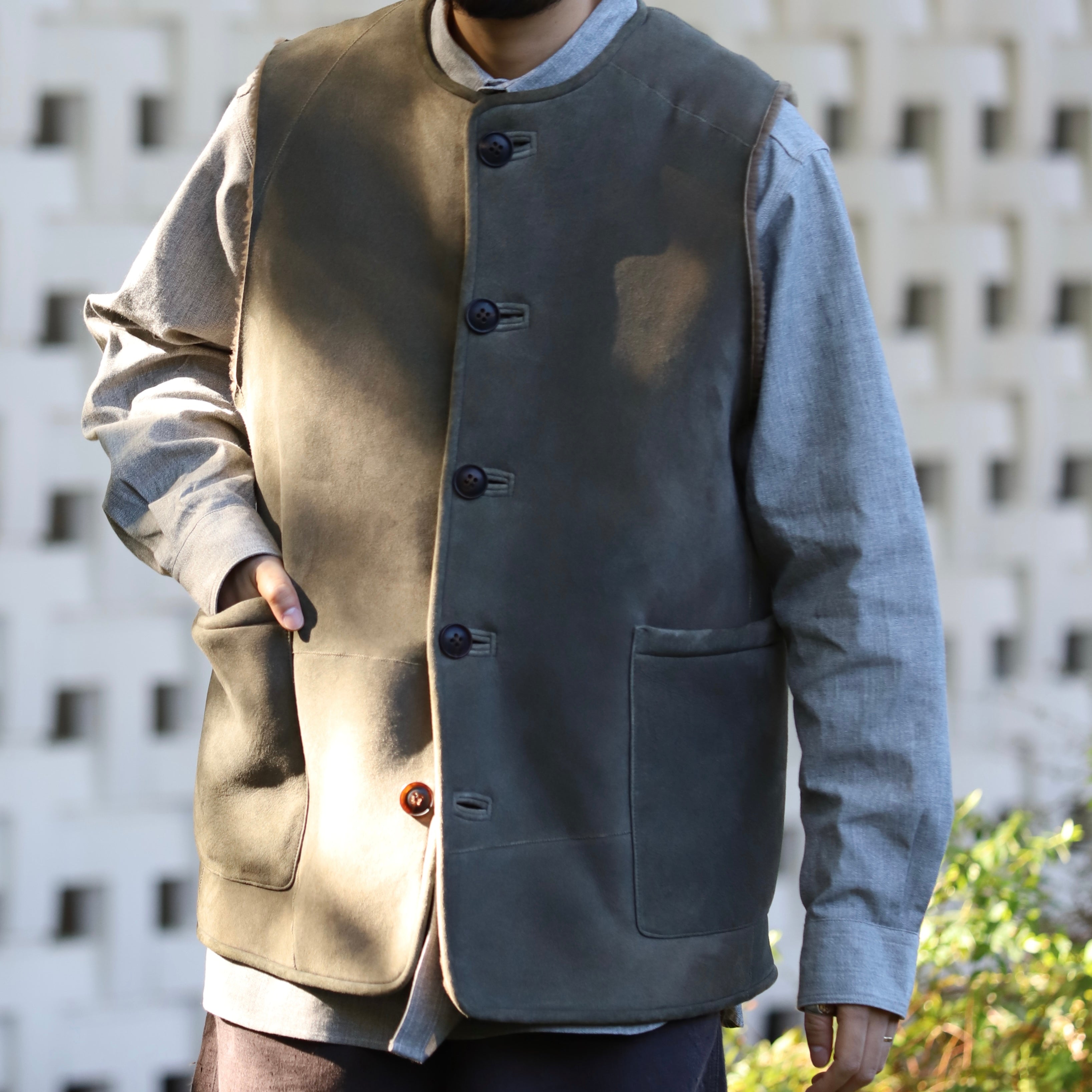 完成されたレザーベスト》SHEEPSKIN VEST – ナイジェル・ケーボン