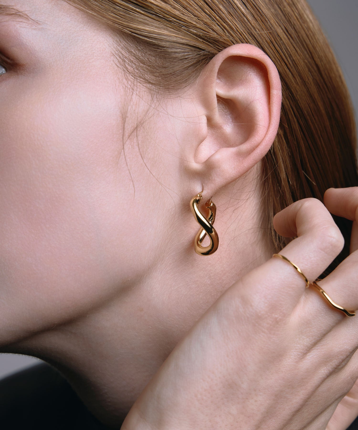 ゴールド]ネジレフープピアス