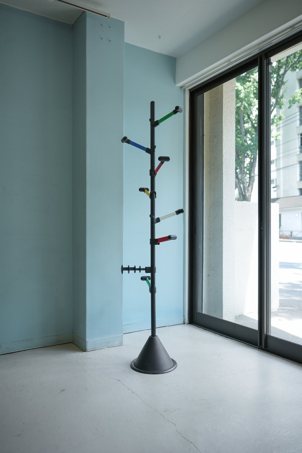 ポストモダンデザイン ポールハンガーラック/Postmodern Design Pole