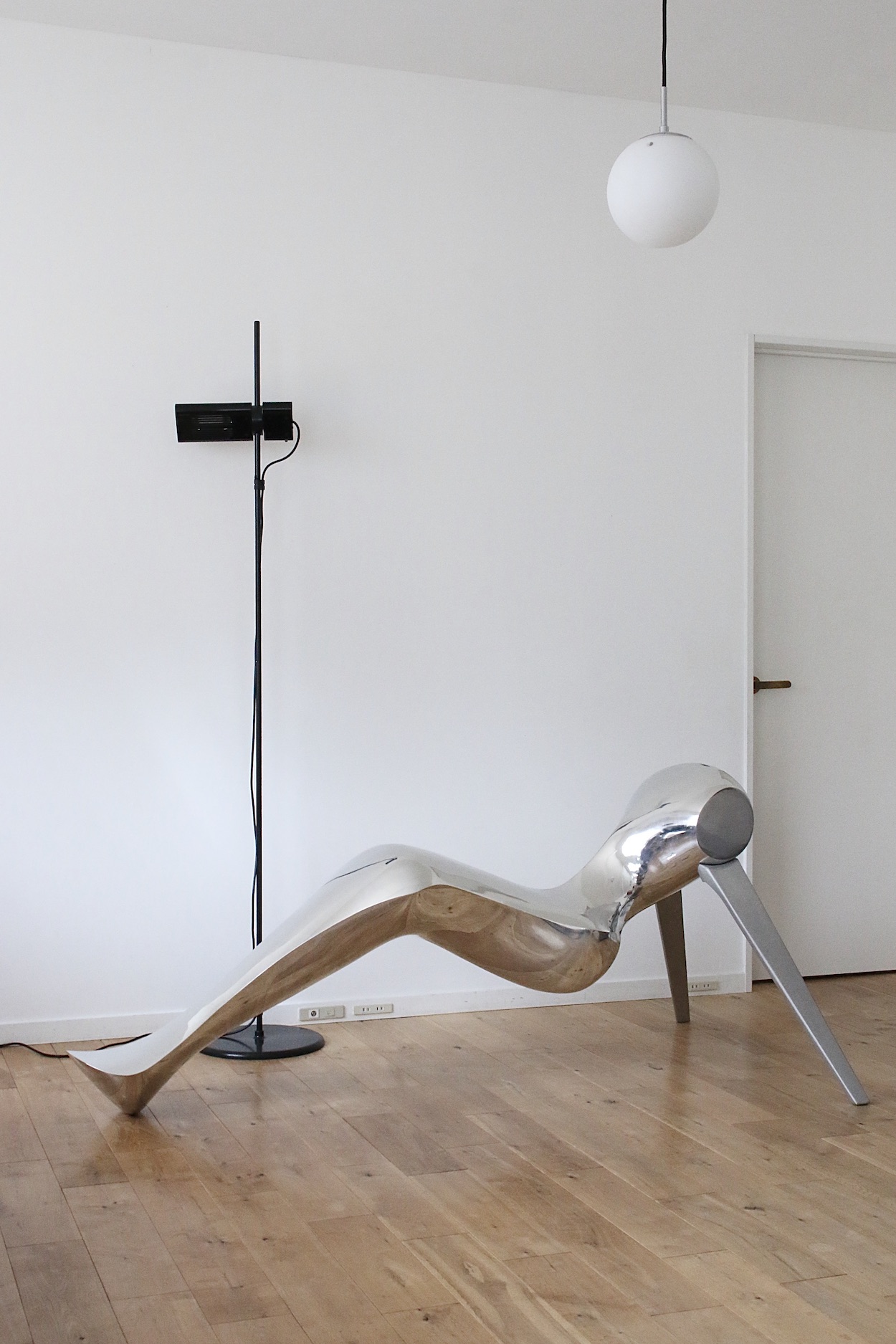 Metal Sculpture chair メタル スカルプチェー チェア | FEM TRE NOLL