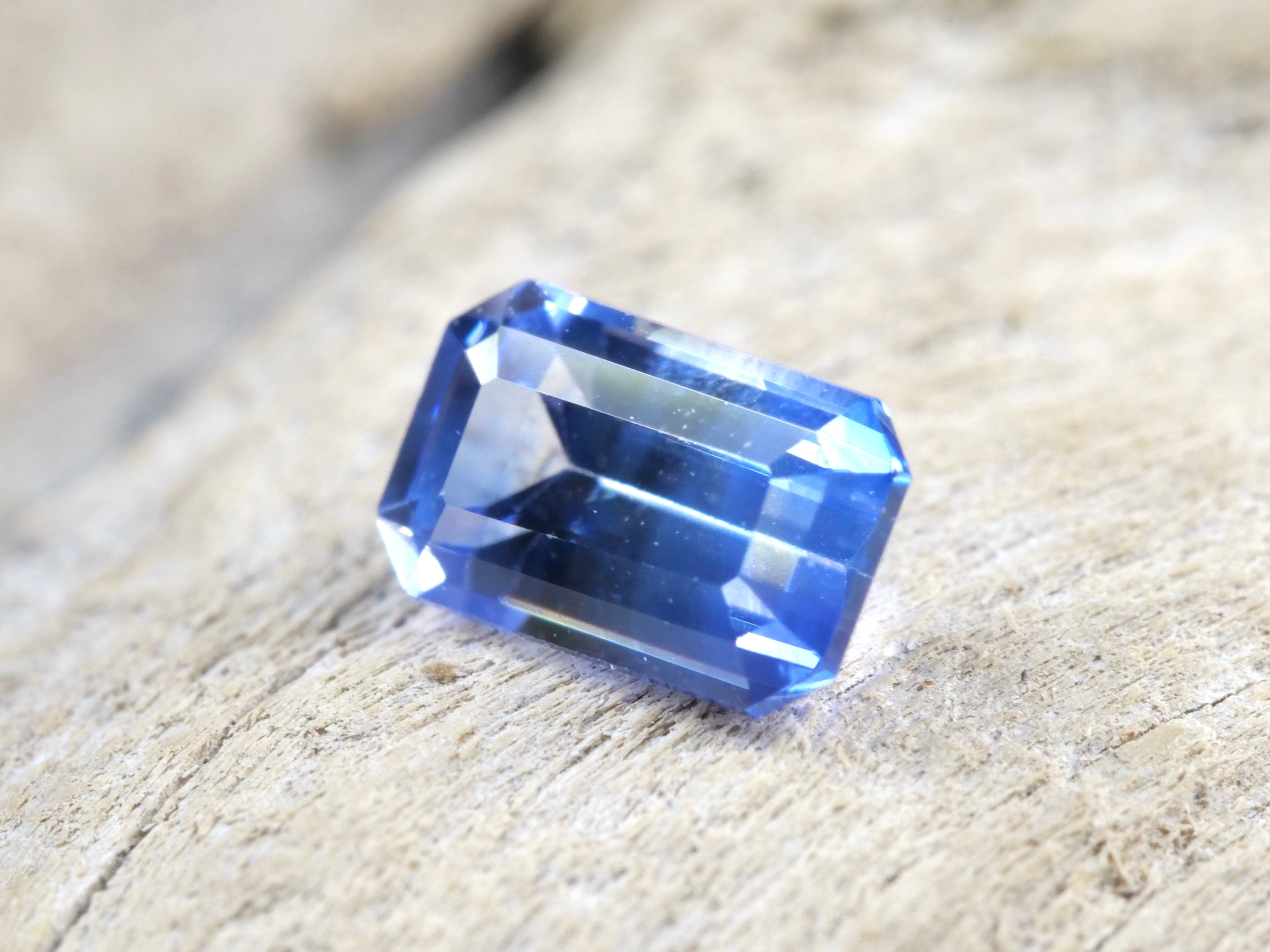 バイカラーサファイア エメラルドカット スリランカ産0.38ct【bs210703