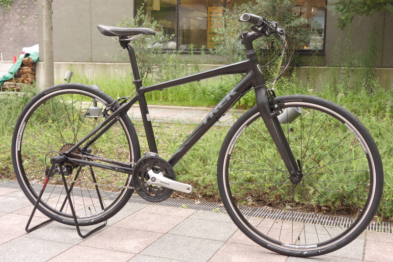 引き取りに限定 Trek 7、4FXクロスバイク ブラック 引き取りに限定