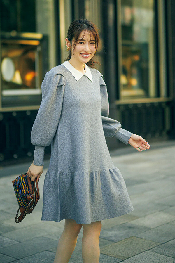 白襟ワンピはかっちりすぎ？Itなひざ上丈や旬ディティールでおしゃれな