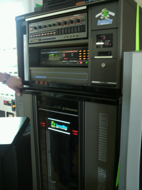 レーザーディスク オートチェンジャーの交換 | スタッフのブログ｜株式