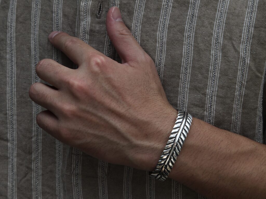 市松 – NATIVE – feather bangle | Belluria