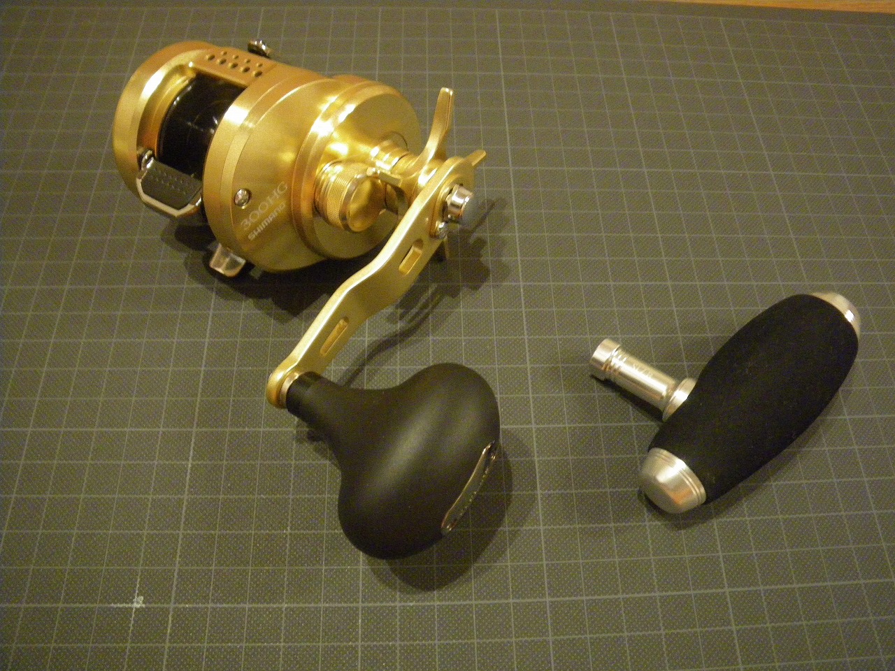 オシアコンクエストのハンドルノブをスタジオオーシャンマークのAE85に