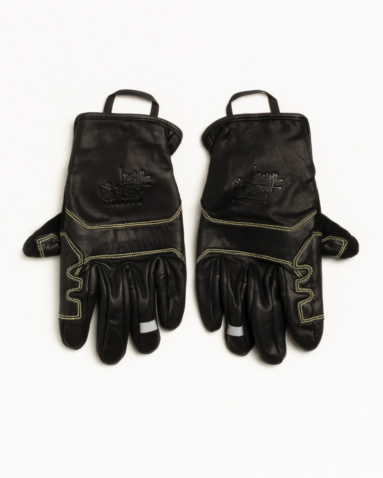 Mountain Hardwear Powdergate™ Glove – Black | Accessories | Stüssy