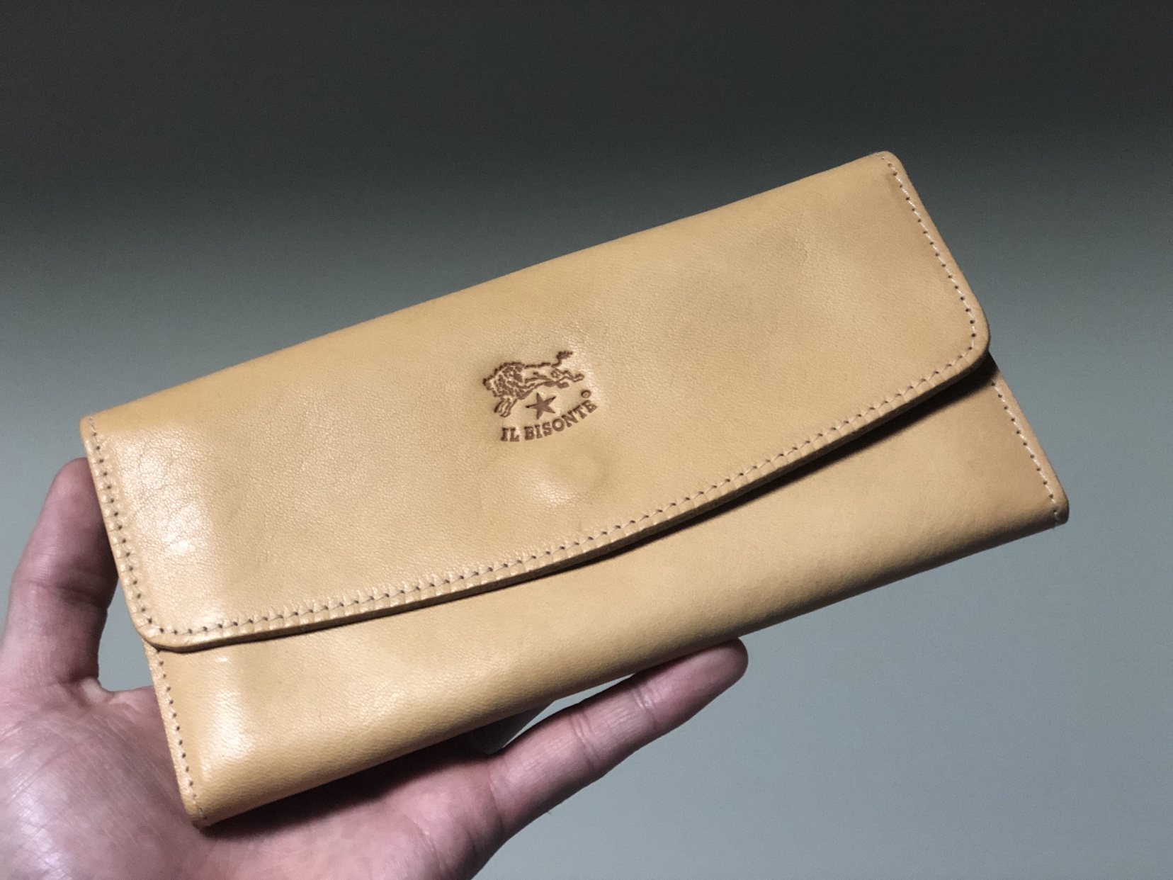 イルビゾンテの長財布レビュー】ヌメ革が男性へのプレゼントにオススメ