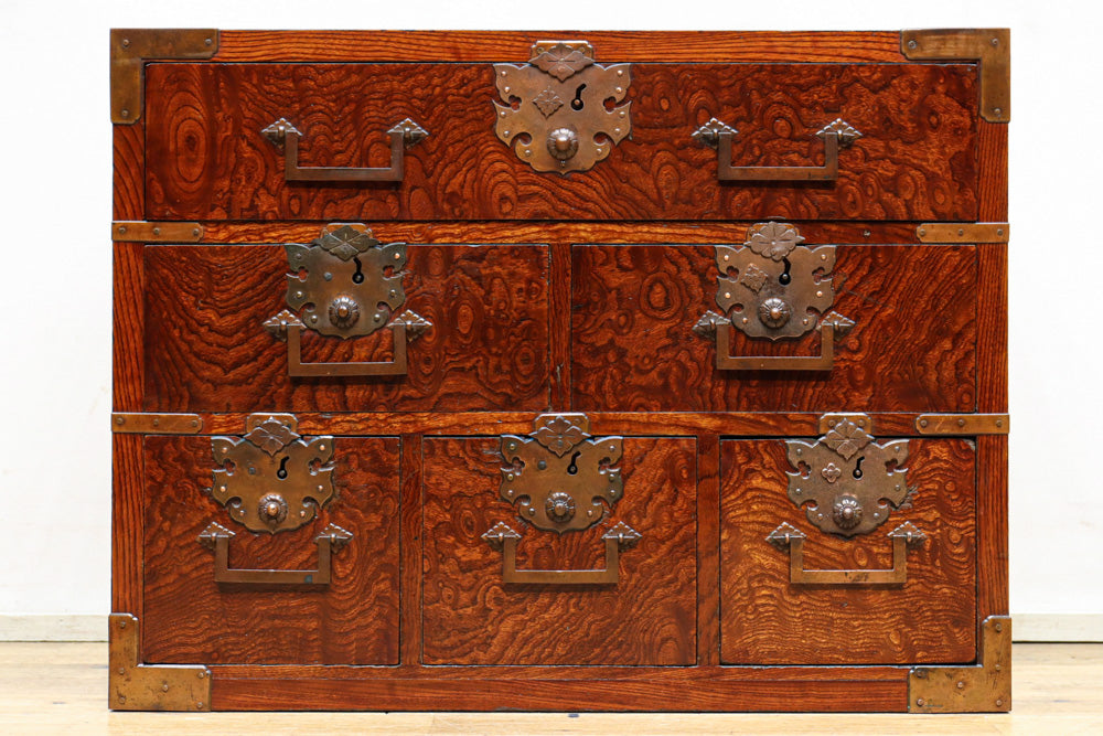 漆の艶色が美しい雅な面持ちの総欅酒田船箪笥 BB2436 – 古福庵