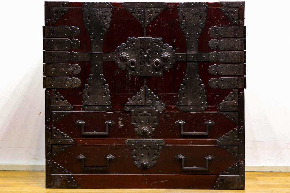 総桐!! 堅牢金具が見事な観音扉の庄内帳場箪笥 Ba9365 – 古福庵