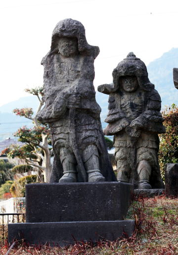 隼人塚（はやとづか） 四天王石像