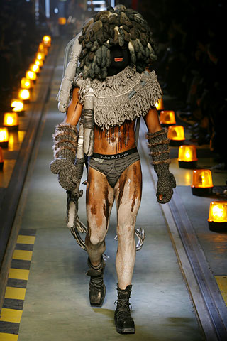 ジョン・ガリアーノ(John Galliano)のコレクションいろいろ│LUCANOR