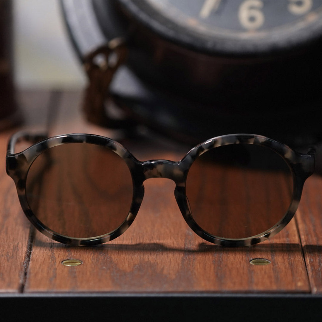 金子眼鏡×neru design works オリジナルサングラス / グレーデミ – LOG