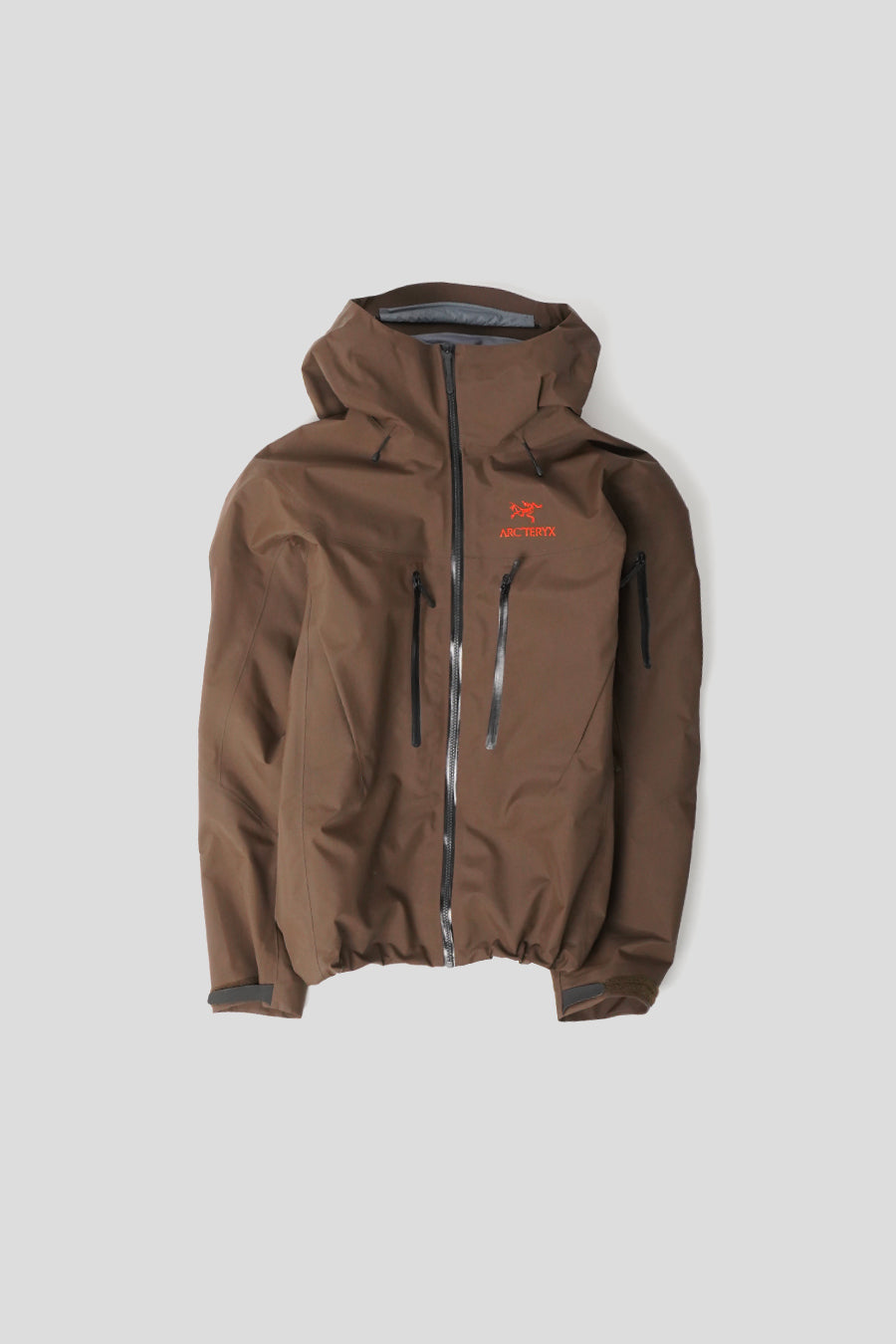 Arc'teryx - CAROB, BLACK AND DYNASTY ALPHA SV JACKET – LE LABO STORE