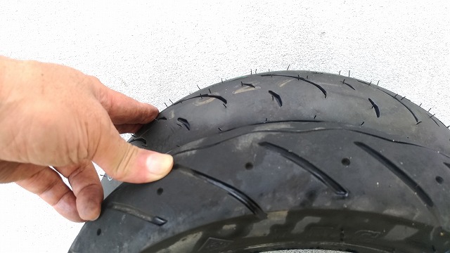 フロントタイヤに「IRC MBR-740」(3.00-10)を入れたら、フラフラ