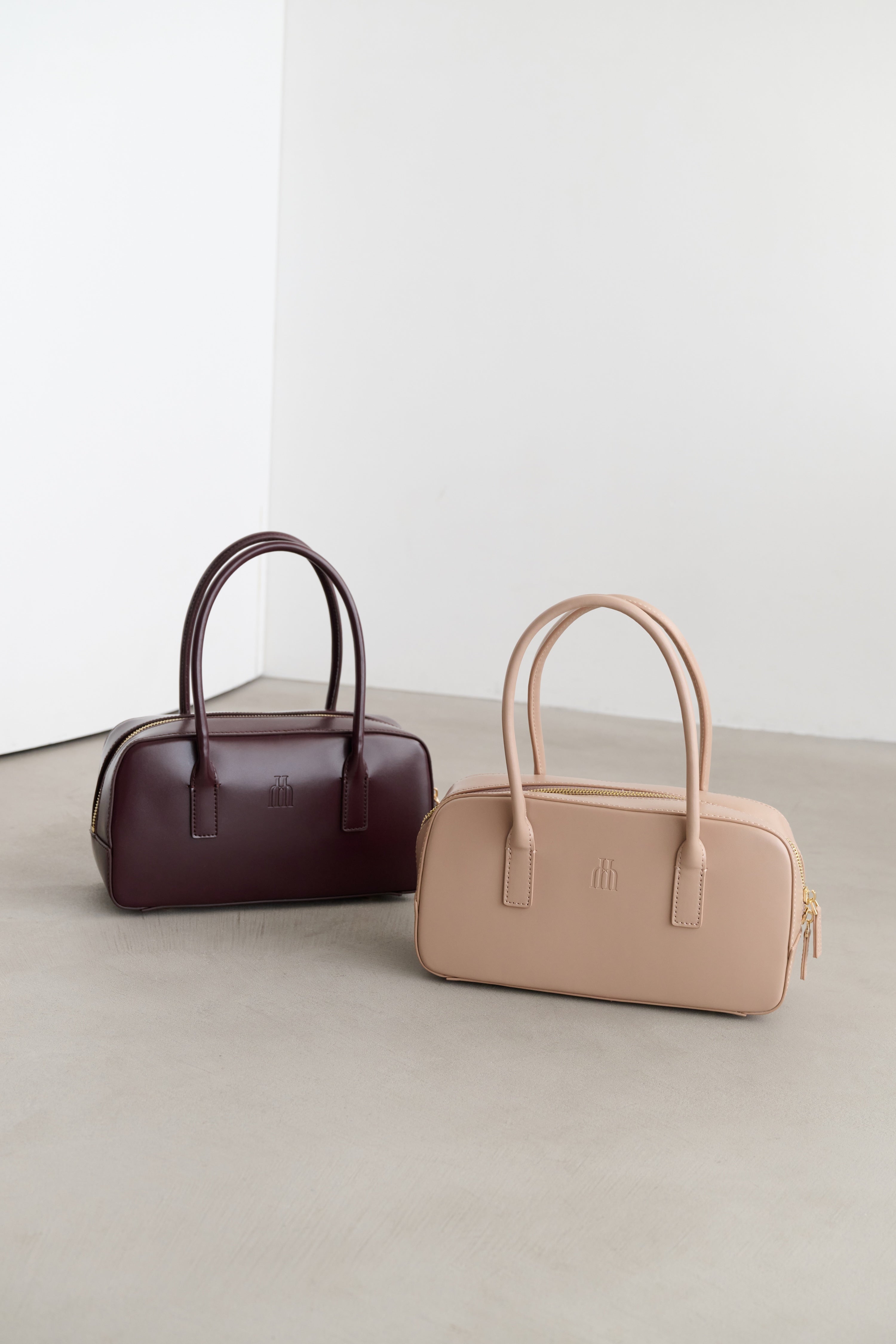 New color] Trois Logo Mini Boston Bag