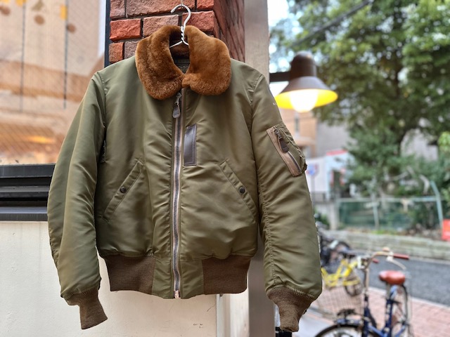 フライトジャケットの季節です！！B-15Cのオリーブ色が登場