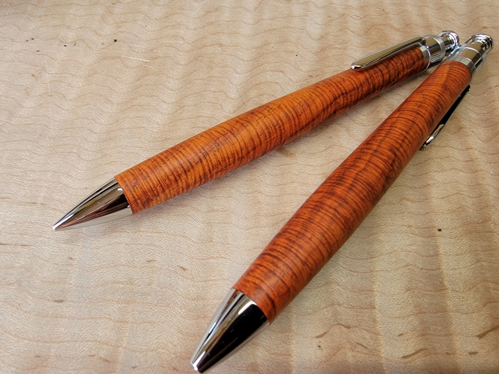 カスタムグリップとシアメースローズウッドの紹介 | 切々と語る楔