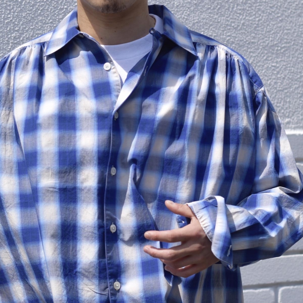 春らしくふわりと動きのあるシャツを。AiEのペインターシャツ。 | 1989