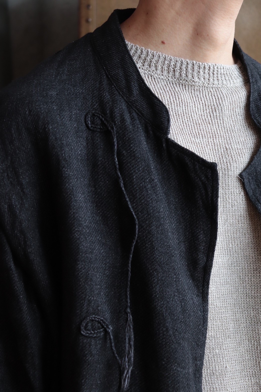 COMOLI / 繊細な素材の世界 | IDEAL