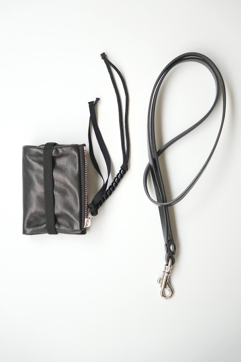 COMESANDGOES | COMES WALLE / BLACK ネックストラップ付ミニレザー