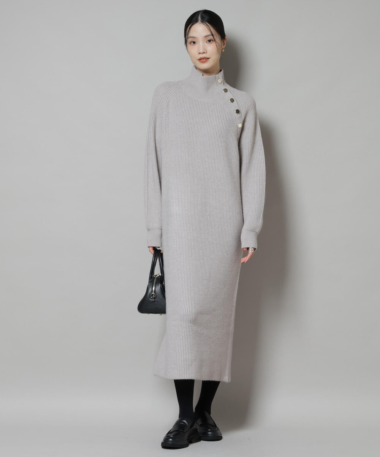 釦 ディティール ニット ワンピース