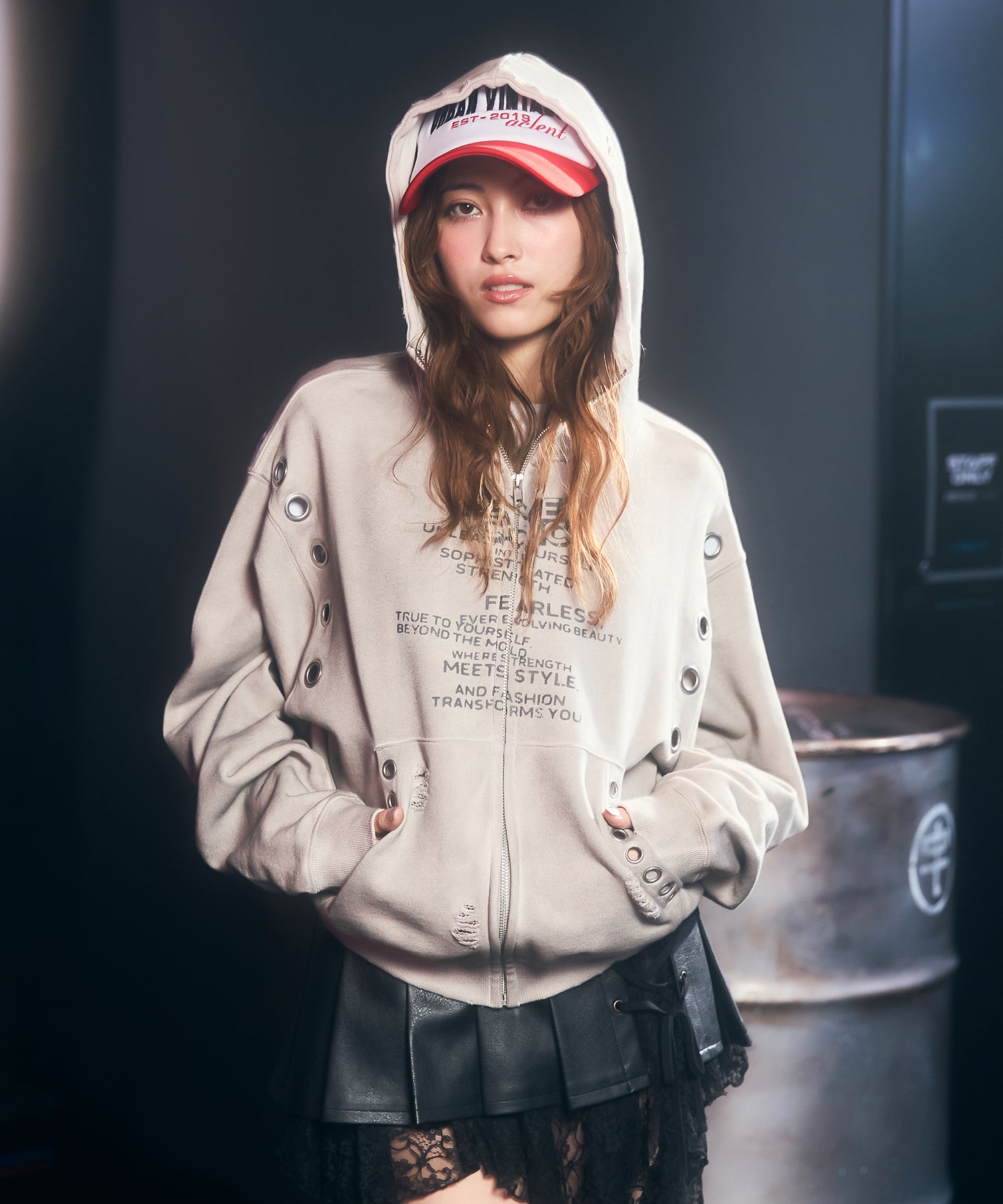 アイレットディティールジップフーディー｜ACLENT（アクレント）