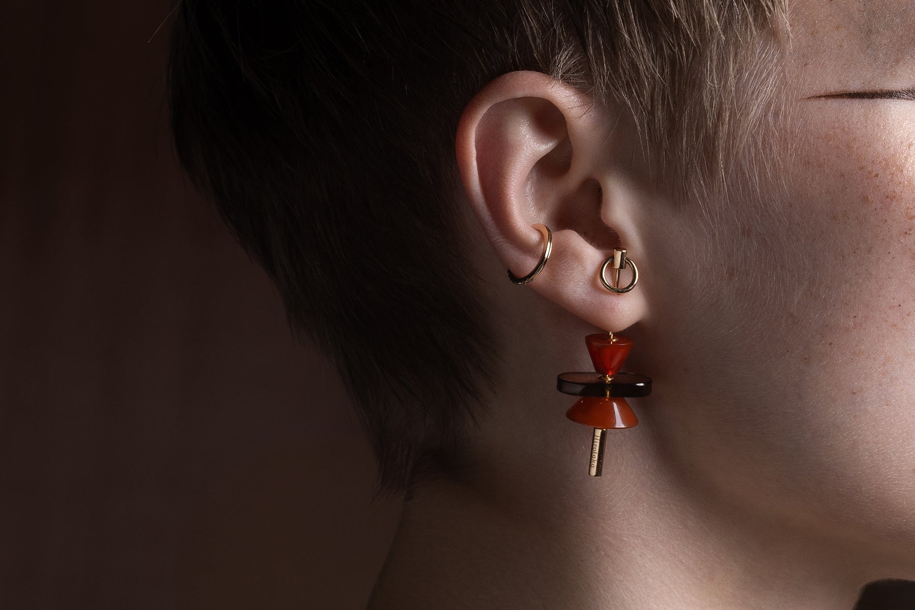 スピア」ストーンに秋をイメージした新色が登場