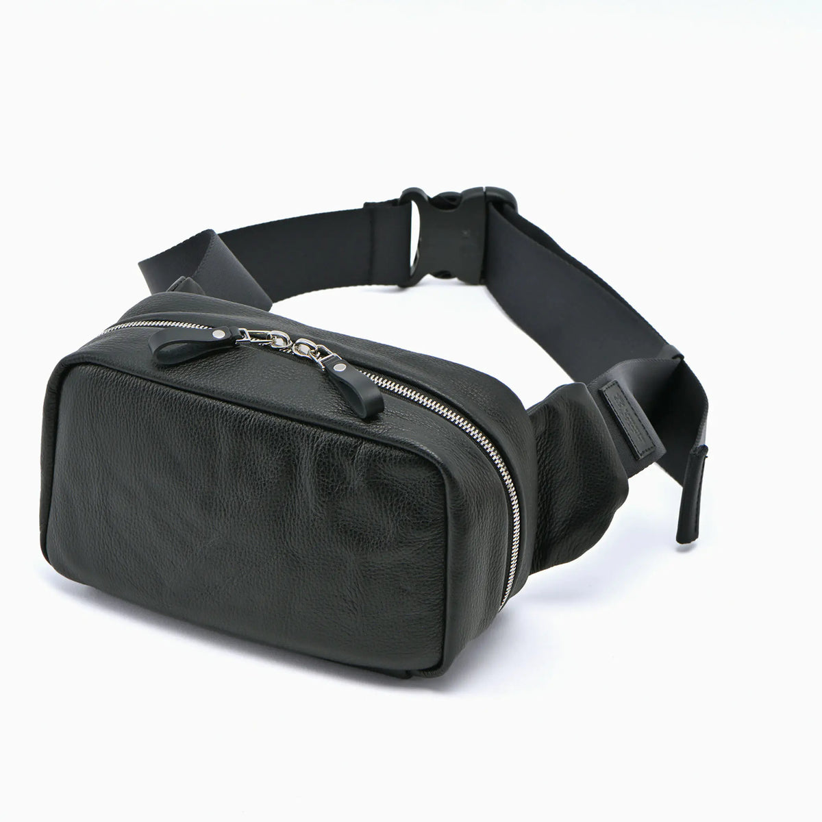 コンパクトレザーボディバッグ｜撥水レザー ×コンパクト×高機能カメラ