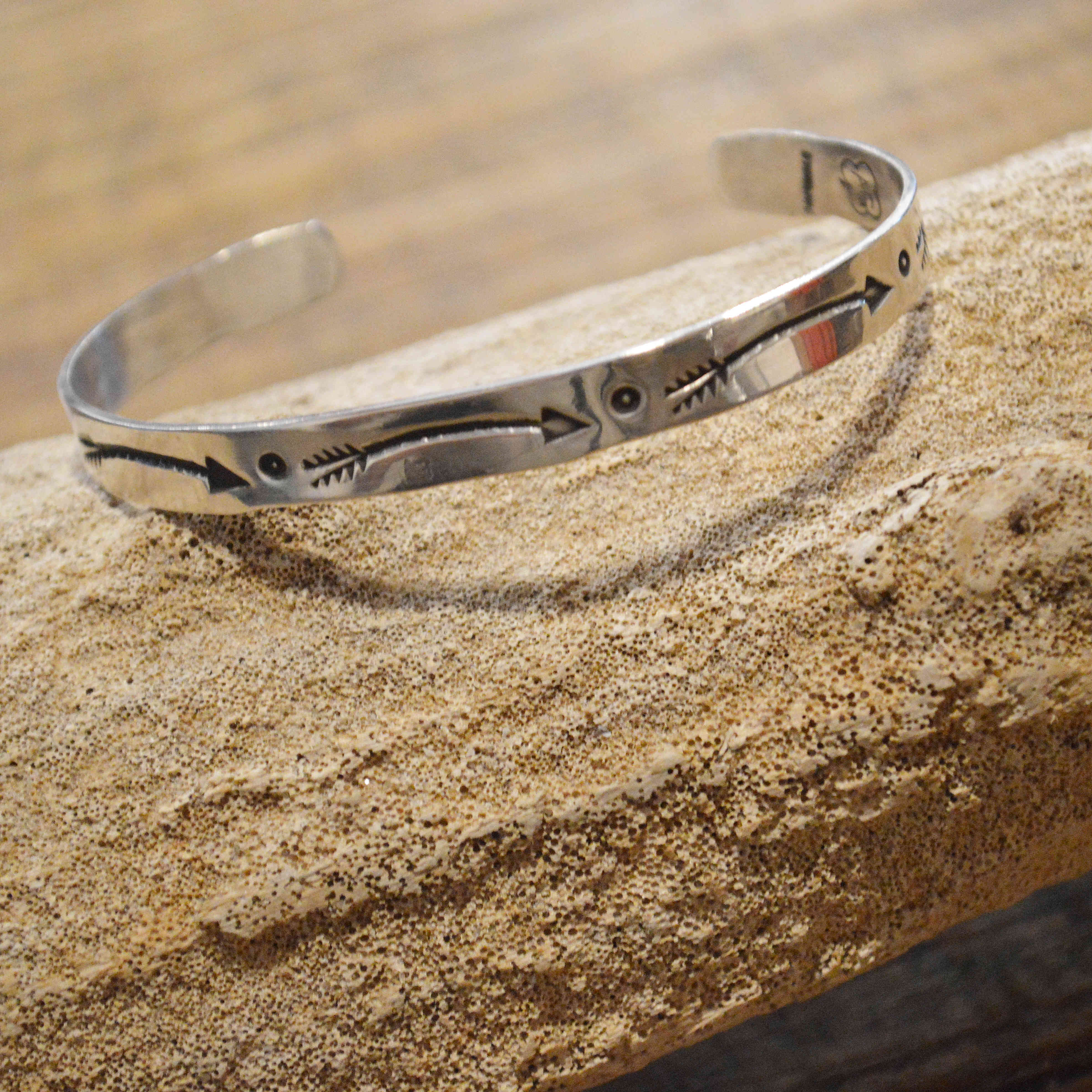 Indian jewelry / Navajo BANGLE (ARNOLD GOODLUCK)