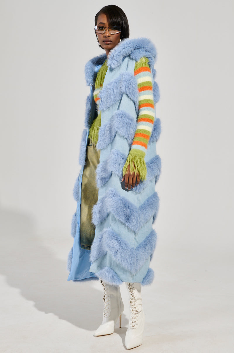 JEMI MIX MATERIAL FAUX FUR VEST IN DENIM – AKIRA