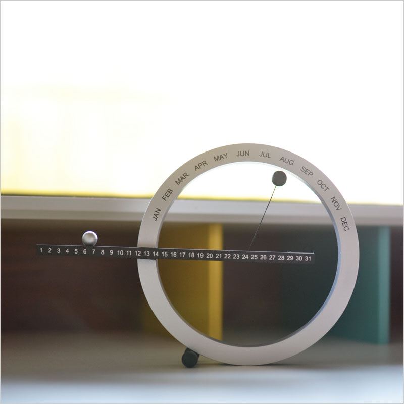 MoMA /パーペチュアルカレンダー/ シルバー | モアニのモノと暮らし