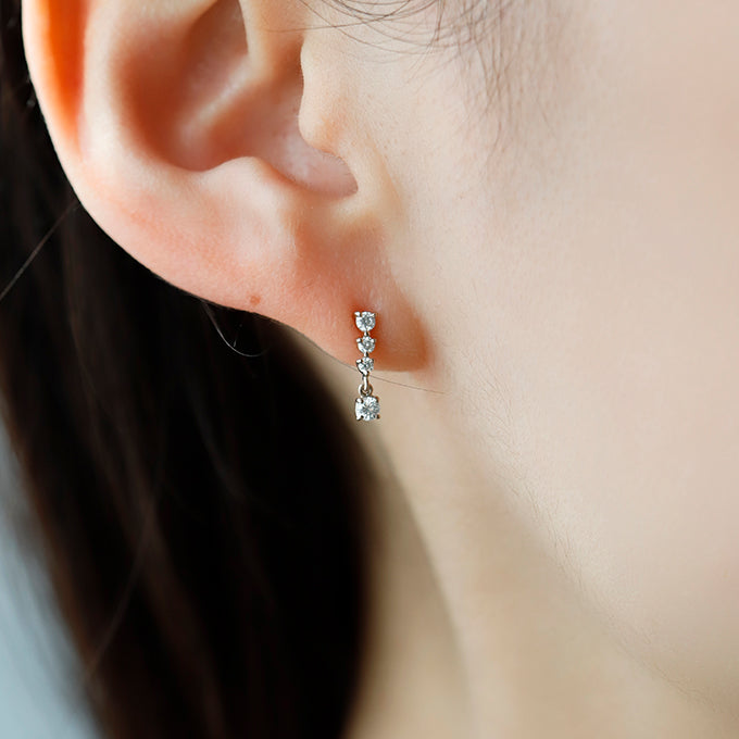 ANNIVERSARY スイングダイヤスタッドピアス