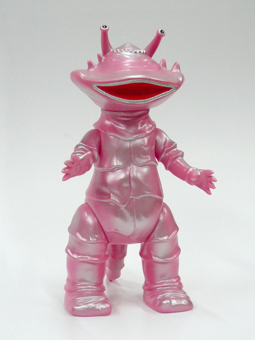 M1号が昨年お披露目したマルサン復刻カネゴン ピンク成型版の受注を