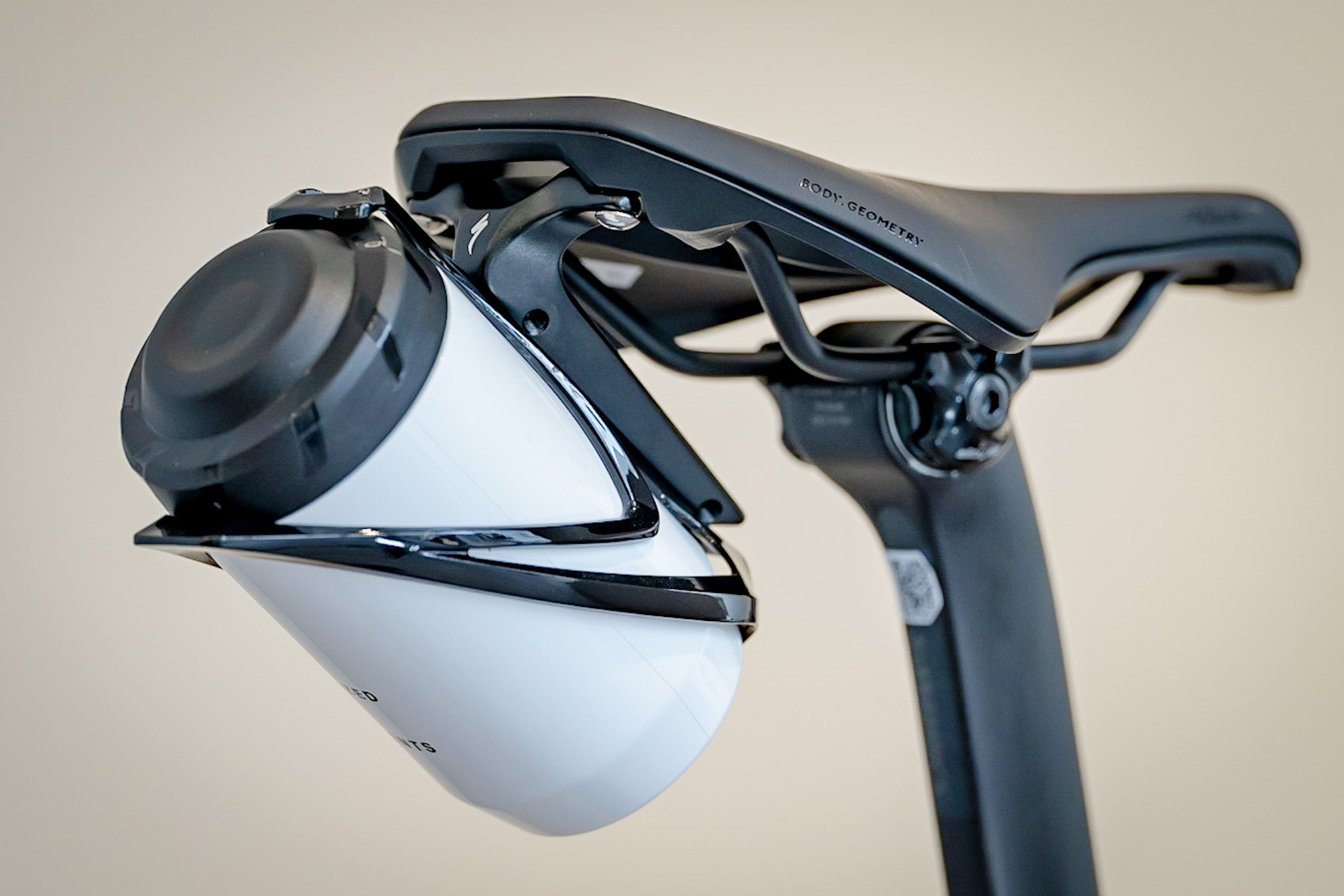 ちょっとしたカスタムで愛車をもっと素敵に、ロングライドの強い味方