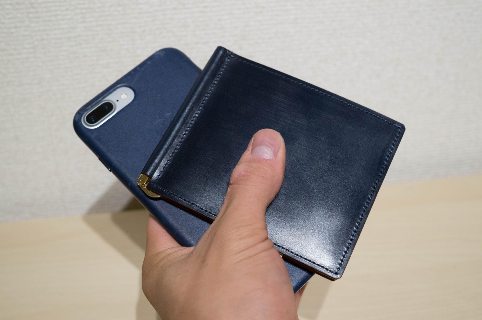 財布を「ガンゾ シンブライドルマネークリップ」に新調。ミニマル