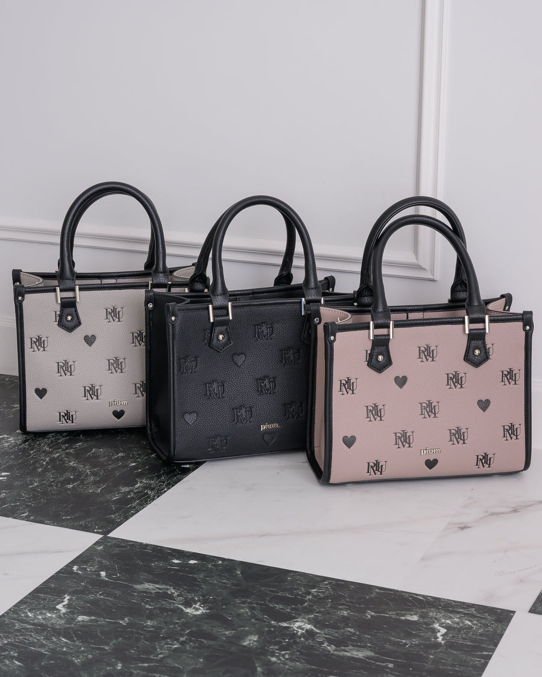piumモノグラムスクエアトートバッグ
