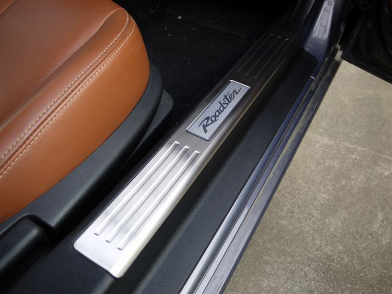 インテリア・アクセサリー ＞ スカッフプレート（ロードスターロゴ入り）