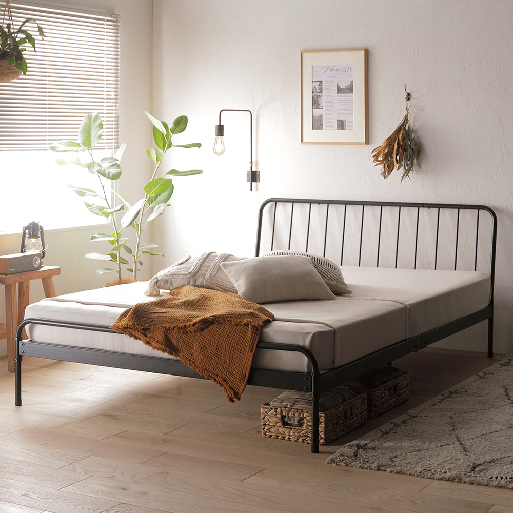 アイアンベッド『Linique リニーク』/無骨でクールなフォルムデザイン