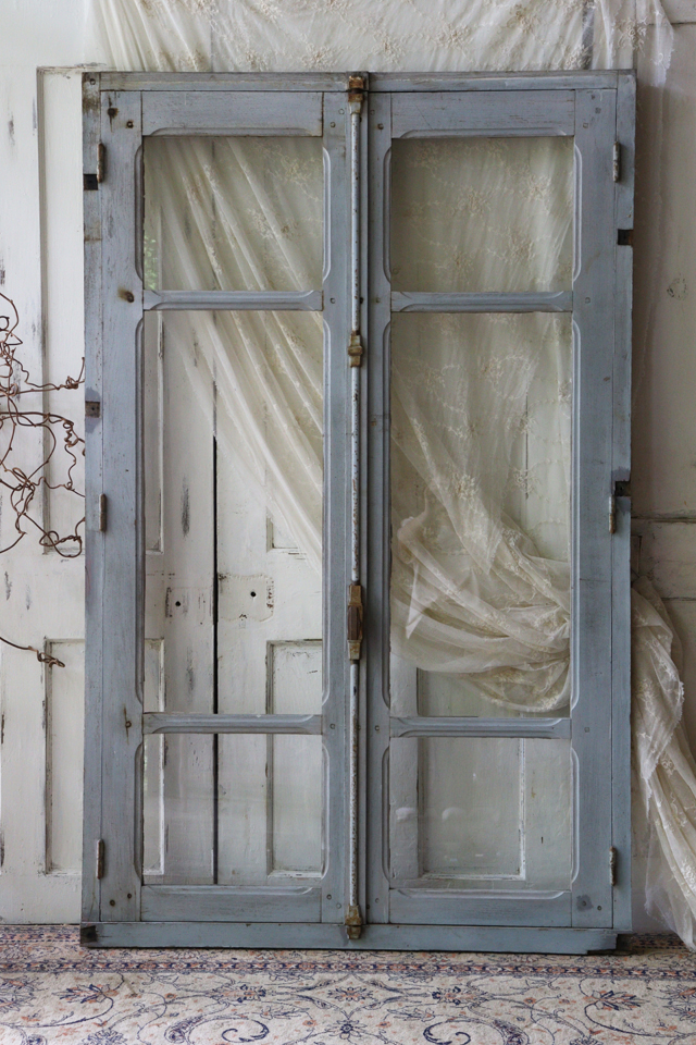 U14 フランスBrocante ペールブルー グレモン錠 2枚組ガラス窓