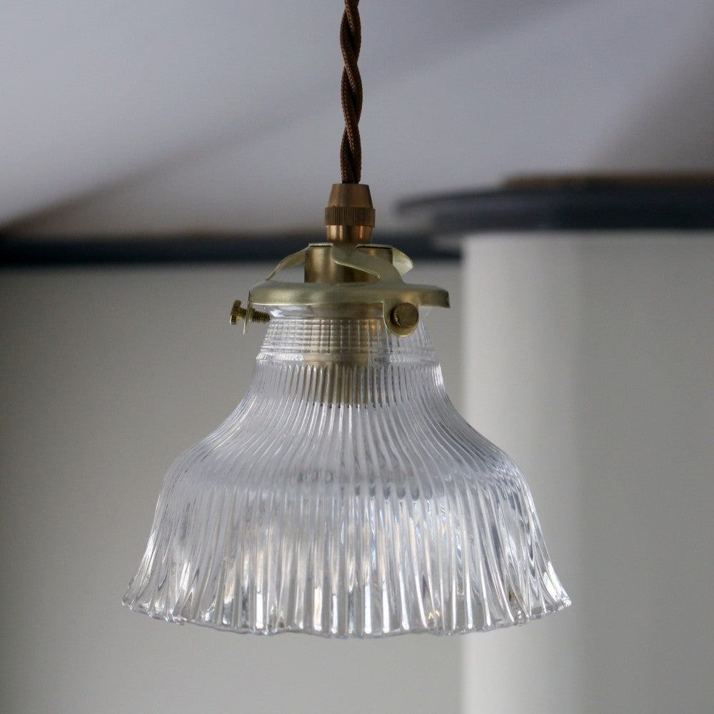 2月中旬入荷予定】フリルのように上品で可愛らしい ガラスシェードの