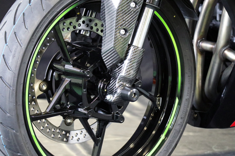 Ninja ZX-25R (2020-) フロントブレーキ冷却ダクト --